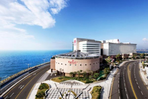 Гостиница Ramada Plaza by Wyndham Jeju Ocean Front  Пукчеджу
